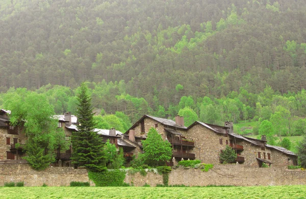 Деревня в Пиренеях — стоковое фото