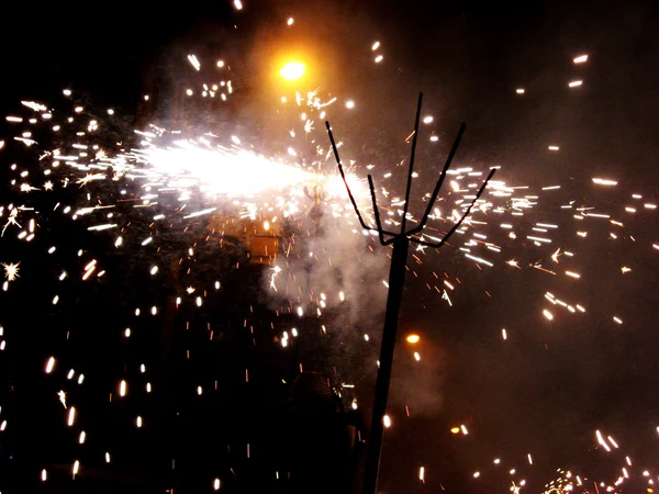 カラフルで活気に満ちた花火 — ストック写真