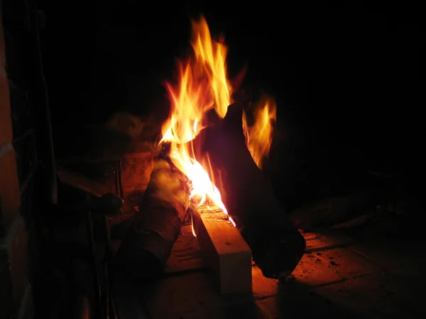 Ateşli yanan şömine — Stok fotoğraf