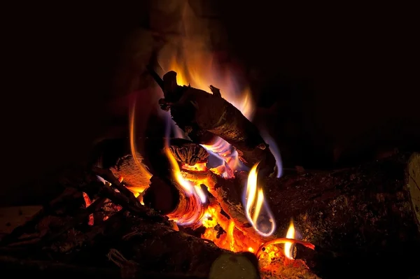 Heiße brennende Feuerstelle — Stockfoto