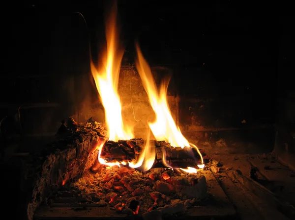 Ateşli yanan şömine — Stok fotoğraf