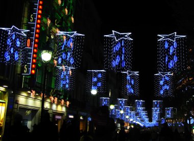 Noel ışıkları barcelona sokak