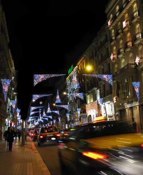 Julbelysning i barcelona street — Stockfoto