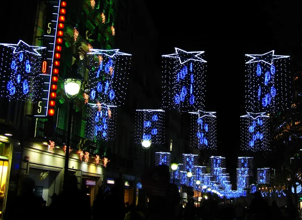 Julbelysning i barcelona street — Stockfoto