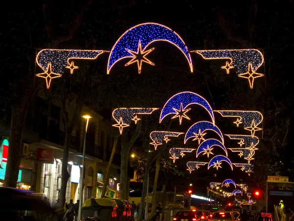 바르셀로나 거리에 크리스마스 조명 — 스톡 사진