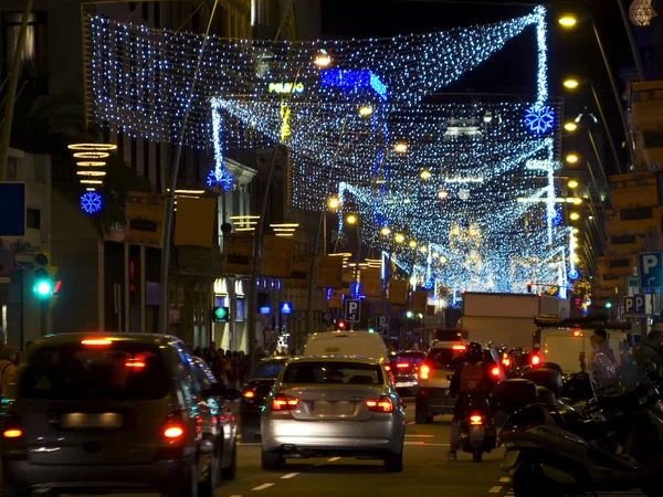 Weihnachtsbeleuchtung in der Straße von Barcelona — Stockfoto