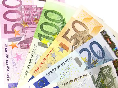 verschillende euro rekeningen geïsoleerd in wit