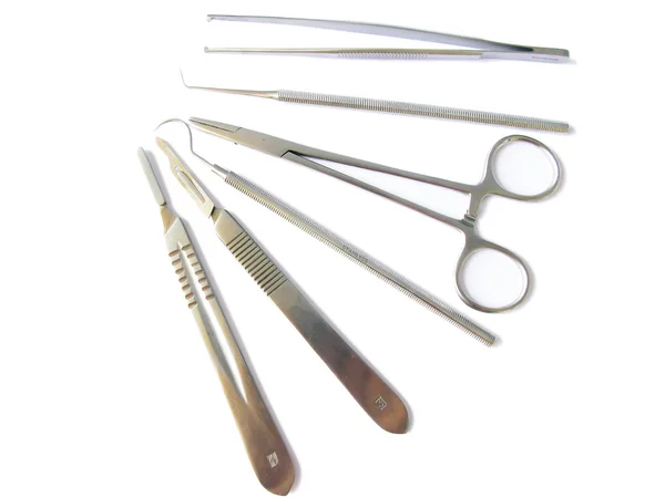 Diversi strumenti medici e chirurgici isolati in bianco — Foto Stock