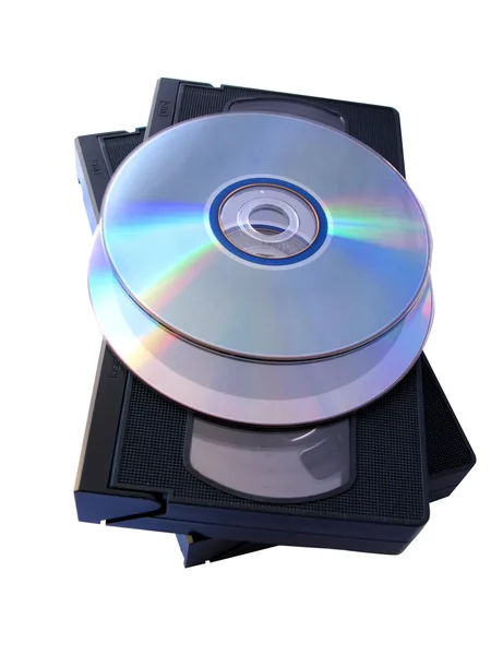 Memorizzazione multimediale: due DVD e due nastri VHS. Vecchia contro nuova tecnologia — Foto Stock