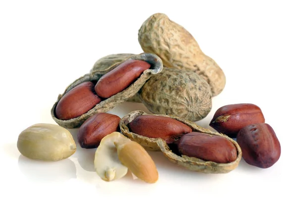 Jordnötter i en skal och rensas — Stockfoto