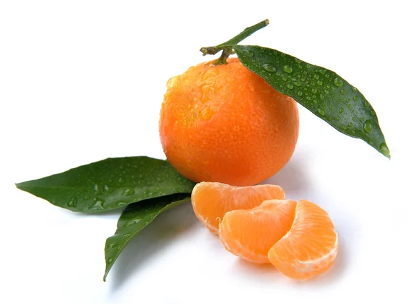 Clementinas com segmentos com queda — Fotografia de Stock