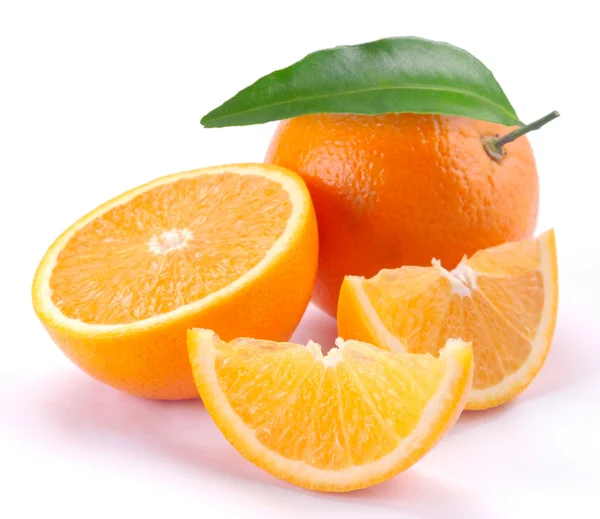 Orange mit Segmenten — Stockfoto