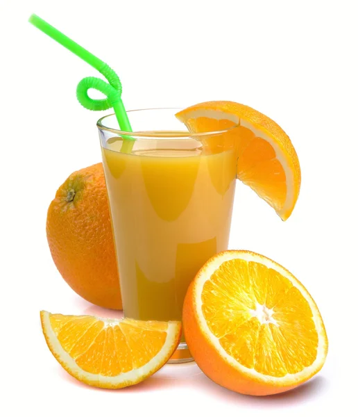 Szklanka świeżego soku pomarańczowego i owoce — Zdjęcie stockowe