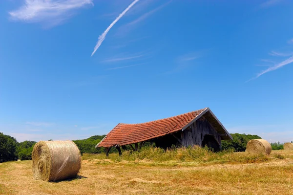 Farmers field with hay bales — Stock Photo, Image