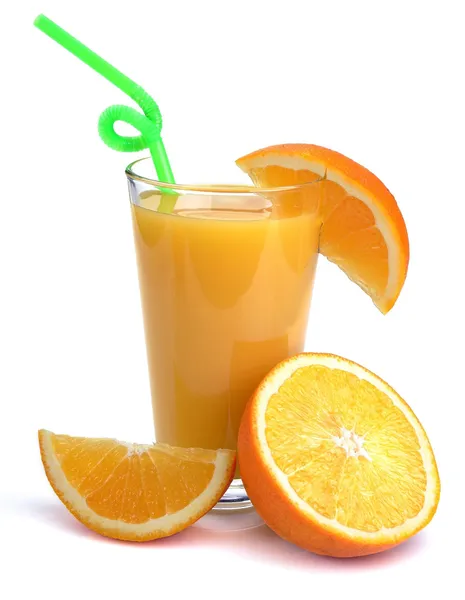Frissen facsart narancslével és gyümölcsök — Stock Fotó