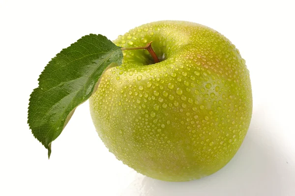 Green apple with water drops — Stock Photo, Image