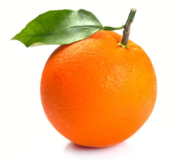 Naranja con hojas —  Fotos de Stock