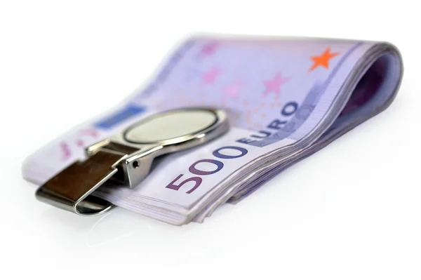 Paquet de 500 billets de banque Euro attacher avec de l'argent — Photo
