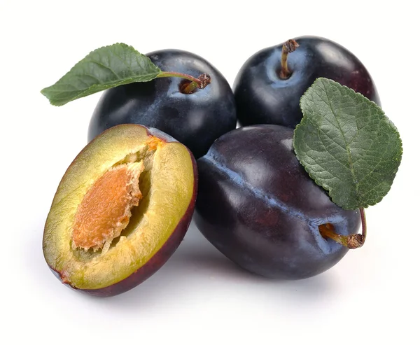 Plum and a half and leaves — Stock Photo, Image