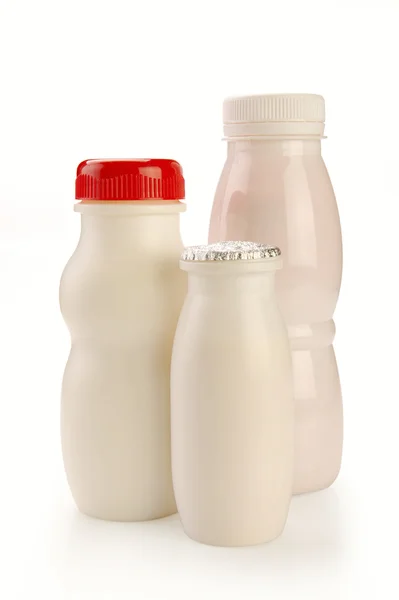 Различные бутылки йогурта — стоковое фото
