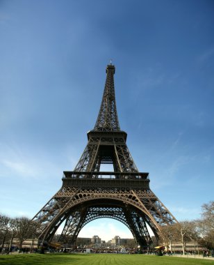 HD view of eiffel tower - france clipart