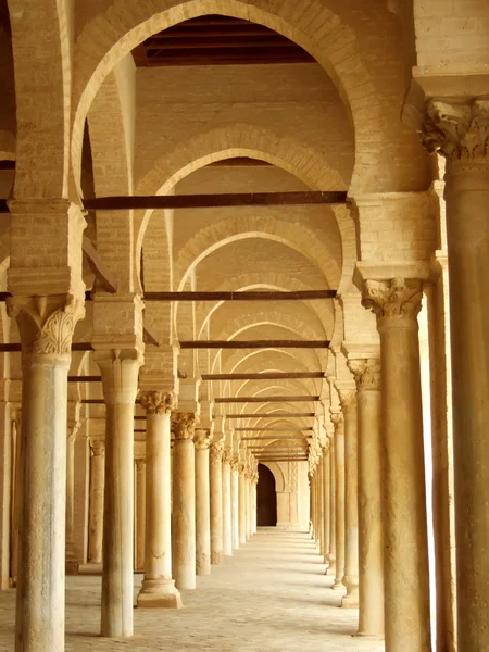 Стародавні коридор в Тунісі — стокове фото