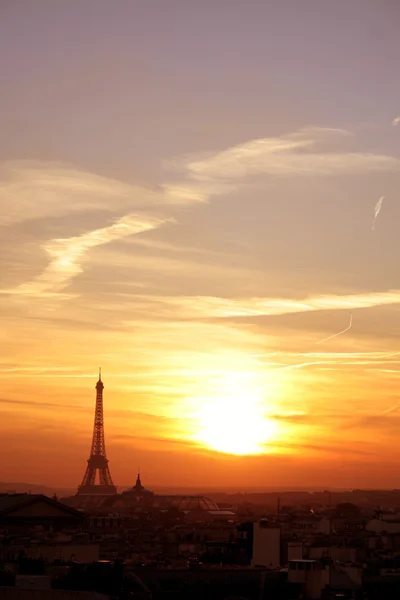 Paris effel neighborhood at sunset — Stock Photo, Image