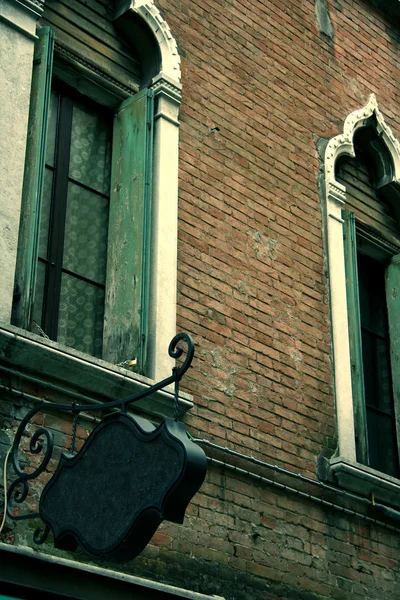 Oude restaurant leeg teken in Venetië — Stockfoto