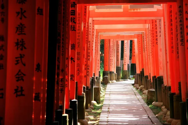 ประตูอินาริโทริ เกียวโต - ญี่ปุ่น — ภาพถ่ายสต็อก