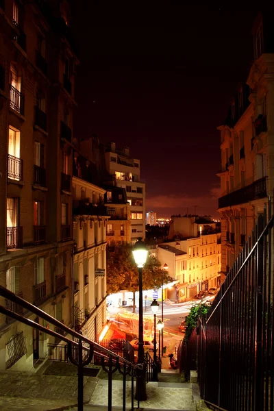 Paris gater om natten Montmartre stockfoto