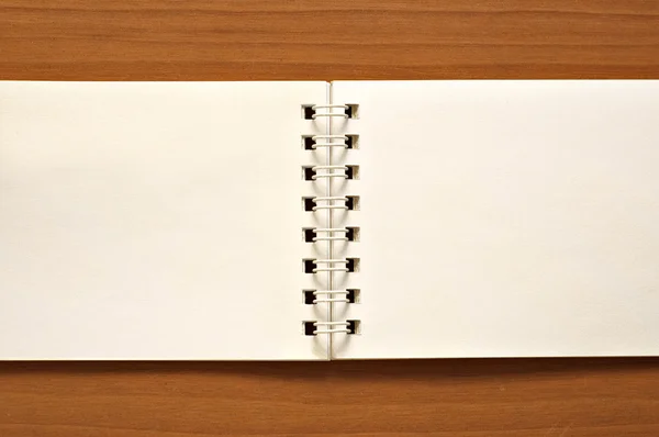 Wire-o notepad on wooden desk background — Stock Photo, Image