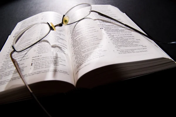 Bible opened with reading glasses — Stock Photo, Image