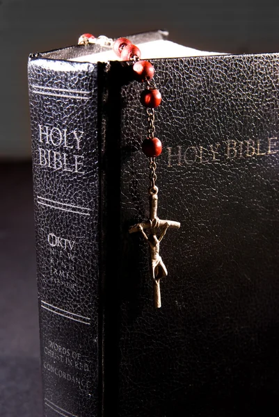 Red rosary and holy bible — Stock Photo, Image