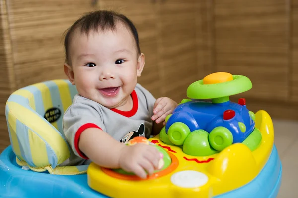 6 meses de edad Asiática bebé niña sonriendo —  Fotos de Stock
