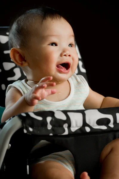6 ヶ月歳の東南アジアの中国の赤ん坊の女の子 — ストック写真