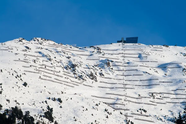 Seilbahnstation auf dem Gipfel des Berges — Stockfoto
