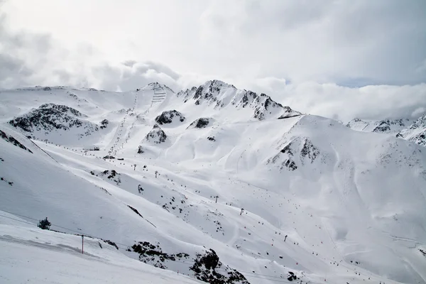 Panorama stazione sciistica alpina — Foto Stock