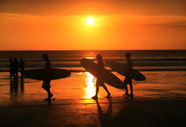 Surfers on sunset — Stock Photo, Image