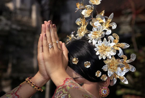 Endonezya gelin dua ediyor — Stok fotoğraf