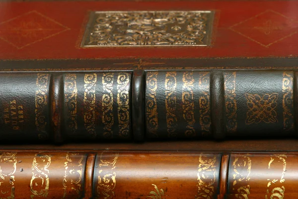 Dwie stare książki — Zdjęcie stockowe