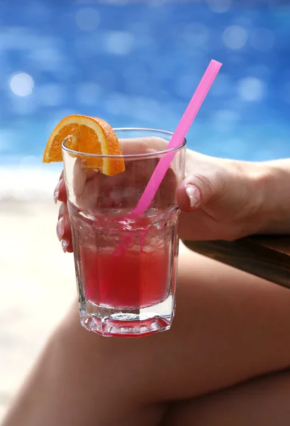 Cocktail com uma laranja — Fotografia de Stock