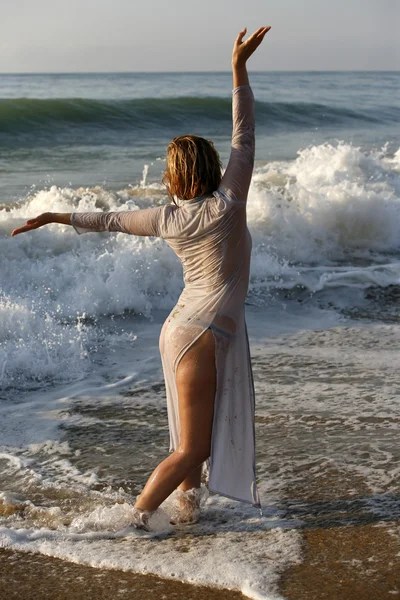 Girl on beach — Stock Photo, Image