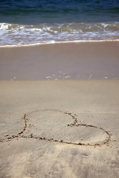 Серце на піску — стокове фото