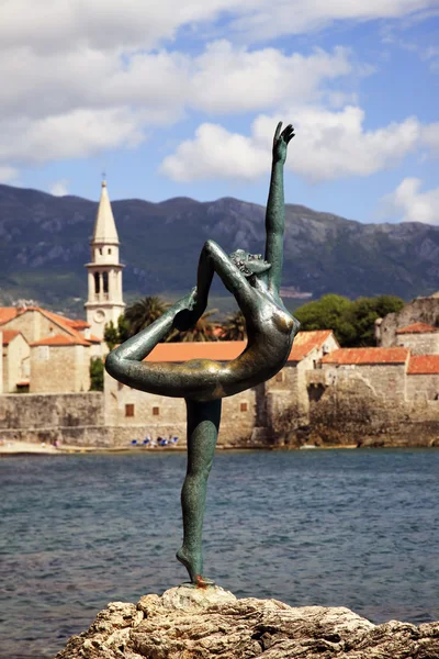 Dan mogren balerin heykeli — Stok fotoğraf