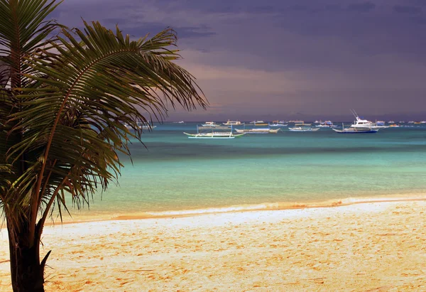 Playa blanca antes de una tormenta — Foto de Stock