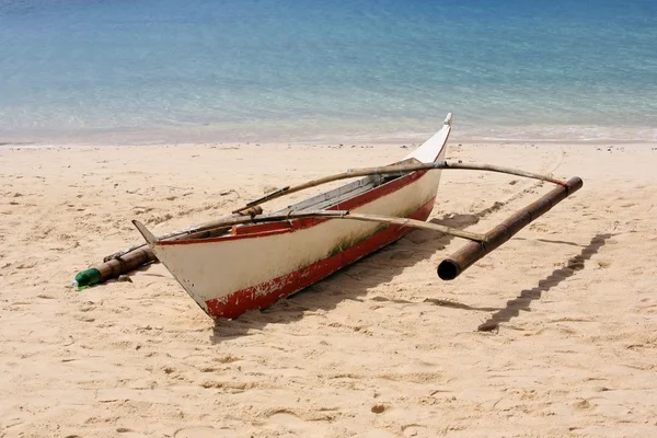 Barco solitário — Fotografia de Stock