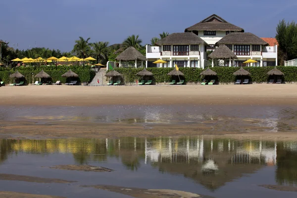 Hotel op een kust — Stockfoto