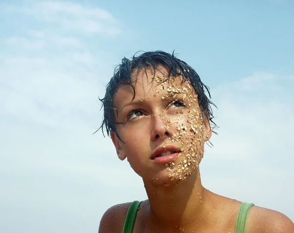 A menina na areia — Fotografia de Stock