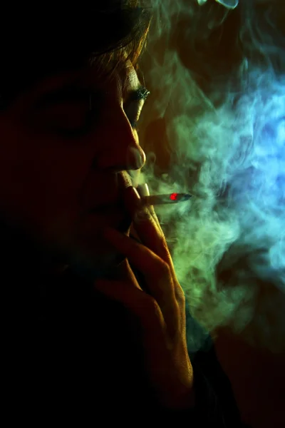 Sigara içen — Stok fotoğraf