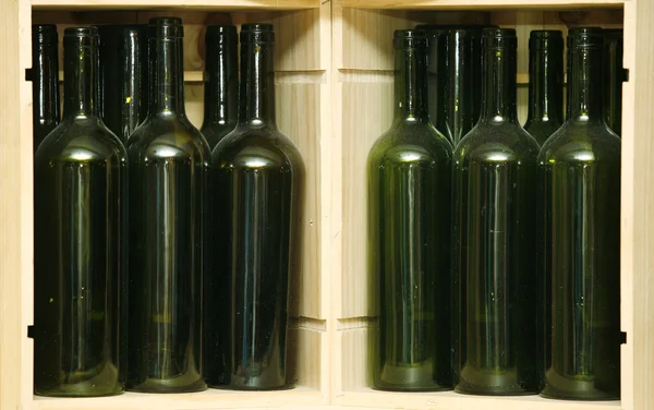 Tomma gröna flaskor — Stockfoto